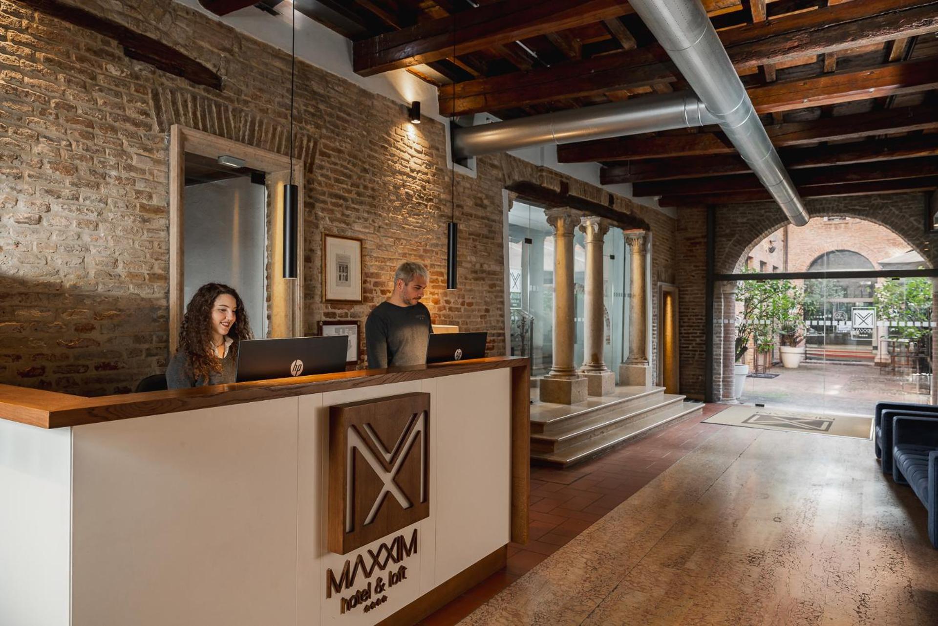 Maxxim Hotel & Loft 페라라 외부 사진
